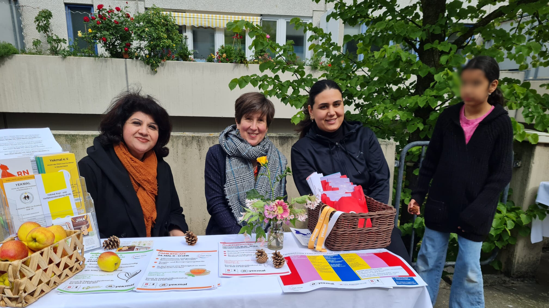 Familienzentrum High-Deck bei der &bdquo;Langen Tafel der Nachbarschaft&ldquo;
